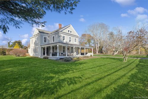 718 Montauk Hwy, Southampton, NY, 11968-4118 | Card Image