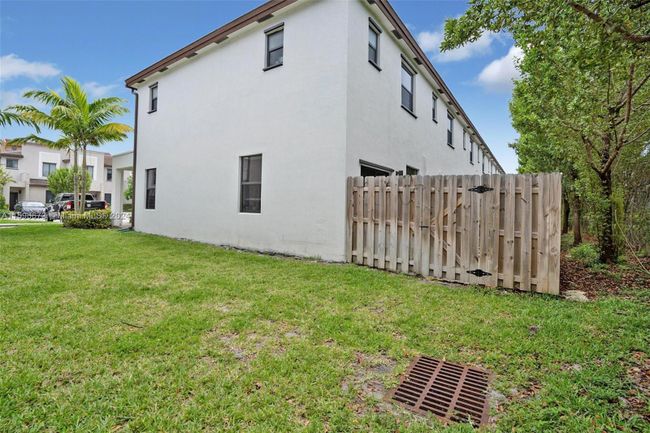 317 - 317 Ne 208th Ter, Townhouse with 3 bedrooms, 3 bathrooms and null parking in Miami FL | Image 27