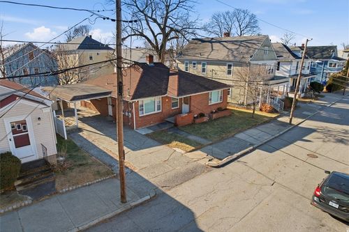 36 Auburn St, Pawtucket, RI, 02860-5616 | Card Image