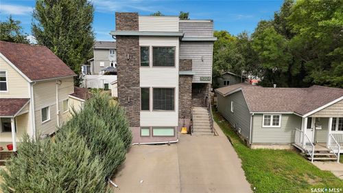 1024 Hochelaga Street W, Moose Jaw, SK, S6H2H9 | Card Image