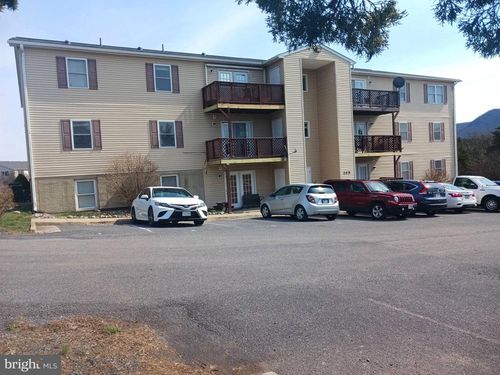 245 Brandy Ct, STRASBURG, VA, 22657-3761 | Card Image