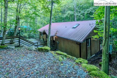 205 Dogwood Lane, House other with 3 bedrooms, 2 bathrooms and null parking in Beech Mountain NC | Image 3