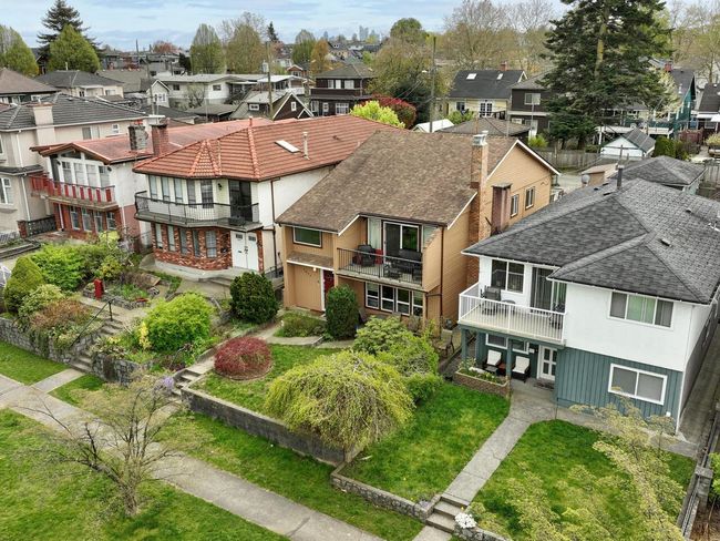 2854 Charles Street, House other with 5 bedrooms, 2 bathrooms and 1 parking in Vancouver BC | Image 2