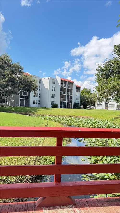 apt-305-9461 Evergreen Pl, Davie, FL, 33324-4337 | Card Image