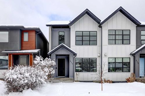 517 36 Street Sw, Home with 4 bedrooms, 3 bathrooms and 2 parking in Calgary AB | Card Image