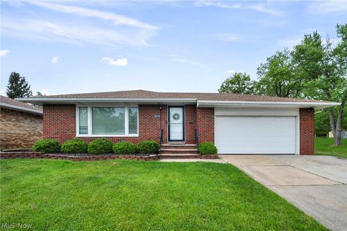 23733 Shurmer Dr, Warrensville Heights, OH, 44128-4935 | Card Image