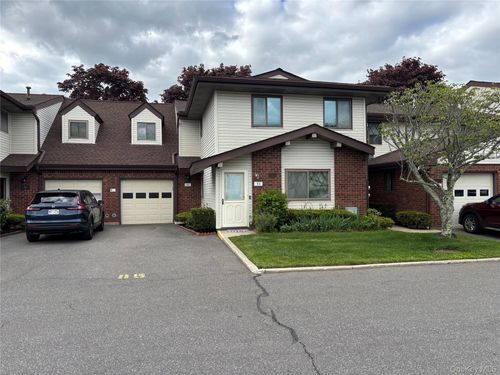 86-86 W Cambridge Drive W, Babylon, NY, 11726 | Card Image