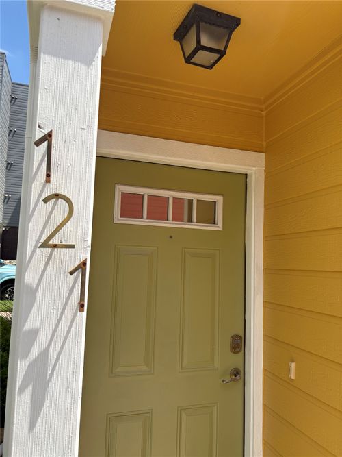 121-1601 Miriam Avenue, Austin, TX, 78702 | Card Image