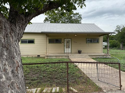 16021 N Front St, La Coste, TX, 78039-2324 | Card Image