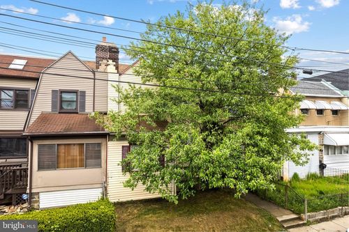 223 Long Ln, UPPER DARBY, PA, 19082-4020 | Card Image