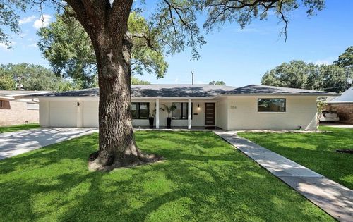 704 Fleetwood St, Baytown, TX, 77520-2521 | Card Image