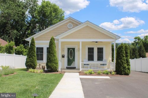 335 S Commerce St, Woodstock, VA, 22664-1227 | Card Image