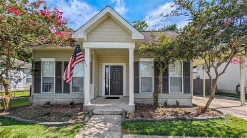 2735 Village Ct, Marrero, LA, 70072-8620 | Card Image