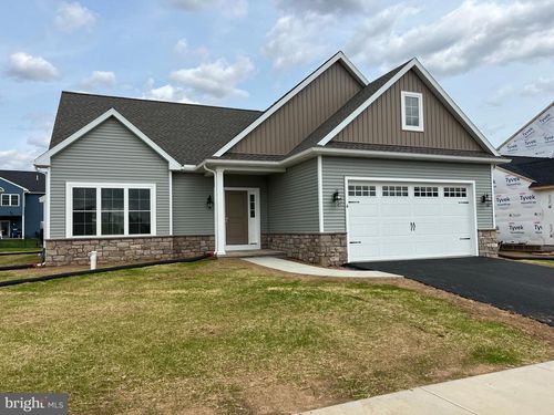 4 Marsh Run, ELIZABETHTOWN, PA, 17022-9372 | Card Image