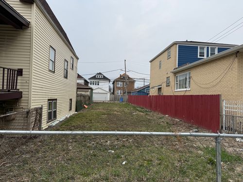 7116 S Artesian Ave, Chicago, IL, 60629-1426 | Card Image