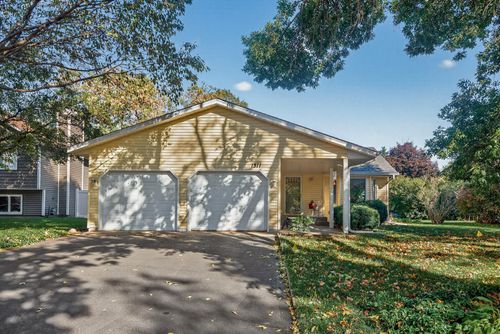 1311 Fallbrook Ln, Woodbury, MN, 55125-8692 | Card Image