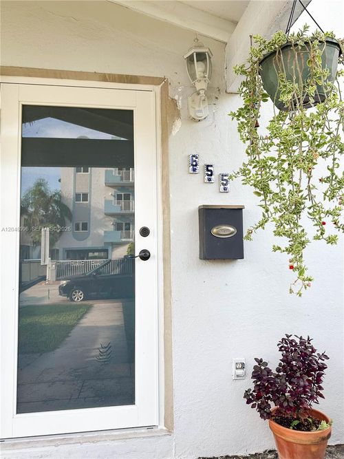 0-655 85th St, Miami Beach, FL, 33141-1107 | Card Image