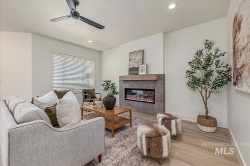 475 E Chevy Dr, Boise, ID, 83716 | Card Image