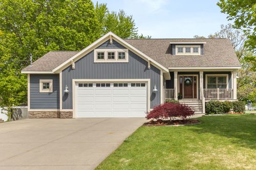 8242 Hearthway Ave, Jenison, MI, 49428-9180 | Card Image