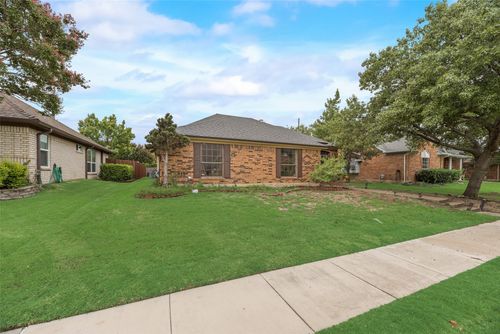1670 Crosshaven Dr, Lewisville, TX, 75077-2421 | Card Image