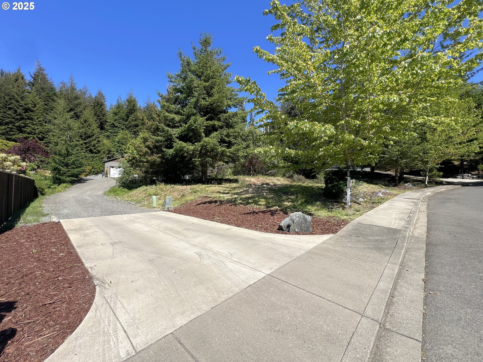 Land in CoosBay 4