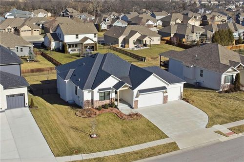 1121 Brookside Ct, Lee's Summit, MO, 64064-7987 | Card Image