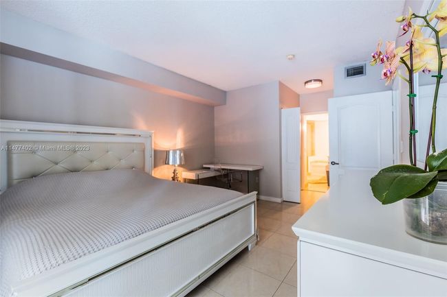 APT-603 - 17555 Atlantic Blvd, Condo with 2 bedrooms, 2 bathrooms and null parking in Sunny Isles Beach FL | Image 33