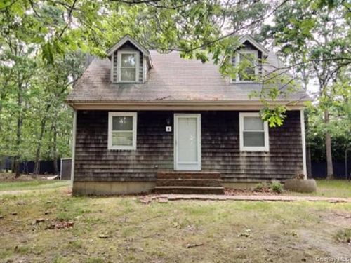 2 President St, East Hampton, NY, 11937-4415 | Card Image