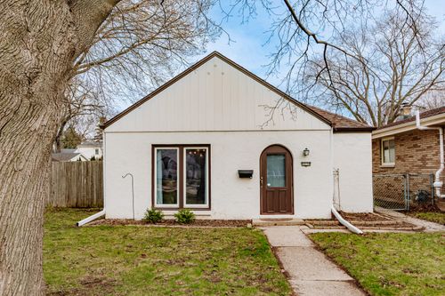 2230 S 106th St, WEST ALLIS, WI, 53227-1216 | Card Image