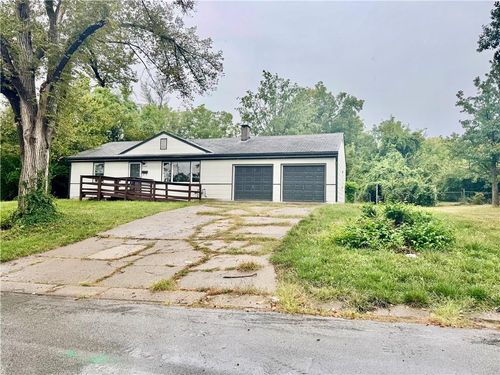 5709 E 109th Ter, Kansas City, MO, 64137-1907 | Card Image