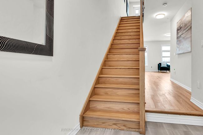 87 Inverary Cres, House attached with 3 bedrooms, 3 bathrooms and 1 parking in Vaughan ON | Image 6