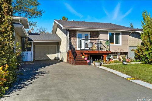 882 N Samuels Cres, Regina, SK, S4X2L5 | Card Image