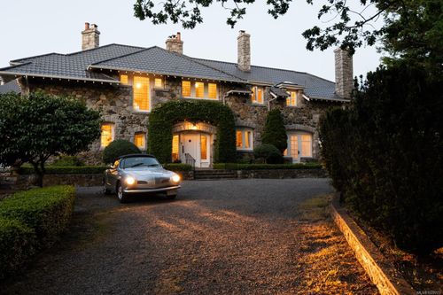 305 Denison Rd, Victoria, BC, V8S4K2 | Card Image