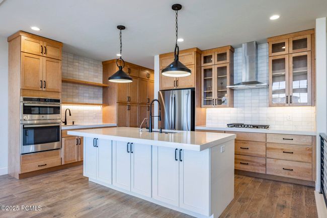 678 E Silver Hill Loop, Condo with 4 bedrooms, 4 bathrooms and null parking in Hideout UT | Image 8