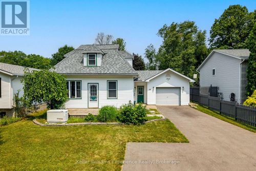 133 Burke St, Penetanguishene, ON, L9M1H1 | Card Image
