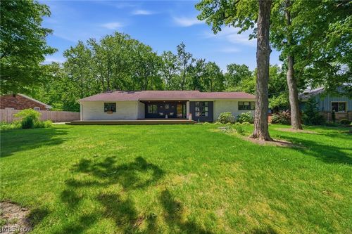 6842 Metro Park Dr, Mayfield Village, OH, 44143-1513 | Card Image