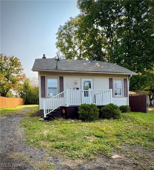 5715 Southern Blvd, Youngstown, OH, 44512-2922 | Card Image