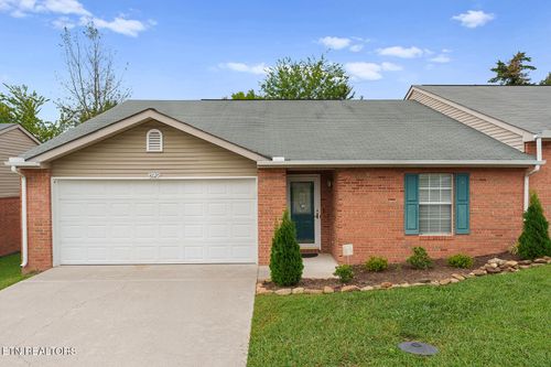 8025 Fenton Way, Powell, TN, 37849-5417 | Card Image