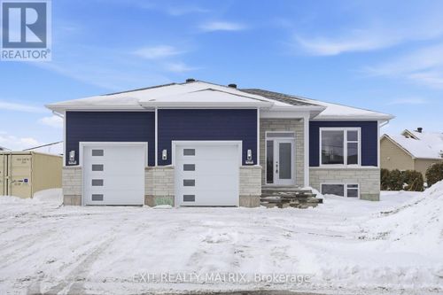 b-650 West St, Hawkesbury, ON, K6A3X1 | Card Image