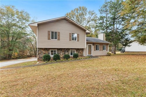 631 Rockaway Rd, Senoia, GA, 30276-1511 | Card Image