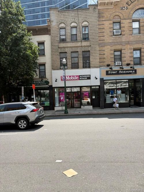 528 Main St, New Rochelle, NY, 10801-8354 | Card Image