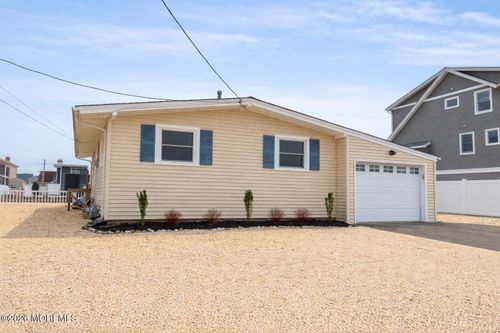 825 Leeward Dr, Forked River, NJ, 08731-3001 | Card Image