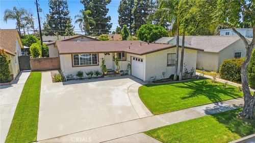 9546 Cecilia St, Downey, CA, 90241-4011 | Card Image