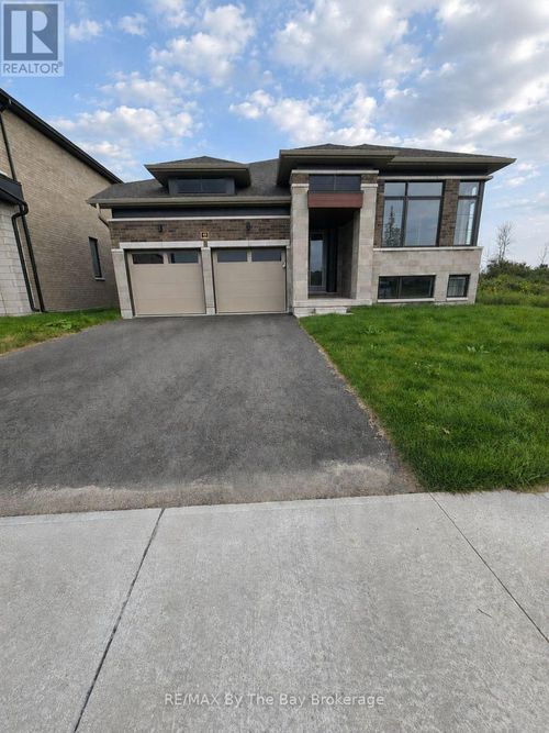 40 Rosanne Cir, Wasaga Beach, ON, L9Z0N3 | Card Image