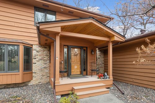 285 Wedgewood Ln N, Plymouth, MN, 55441-5558 | Card Image