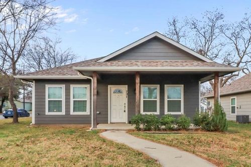 731 W Morton St, Denison, TX, 75020-2215 | Card Image
