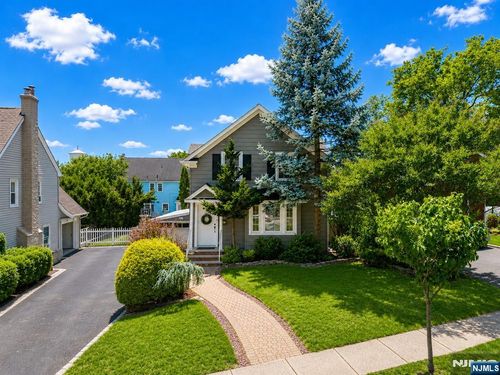 327 Chestnut St, Nutley, NJ, 07110-1609 | Card Image
