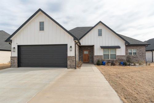 115 Corniche Ln, Maumelle, AR, 72113-7786 | Card Image