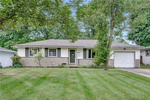 4257 Selkirk Ave, Youngstown, OH, 44511-1048 | Card Image