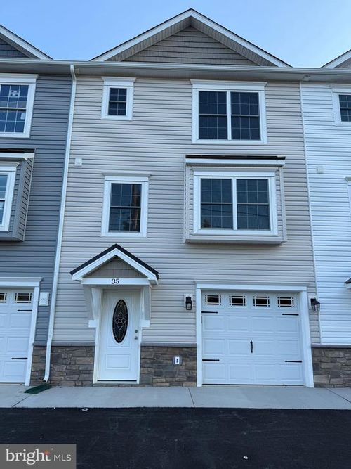35 W Duck St, FRONT ROYAL, VA, 22630-4610 | Card Image